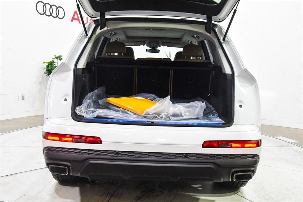 new 2025 Audi Q7 car, priced at $77,190