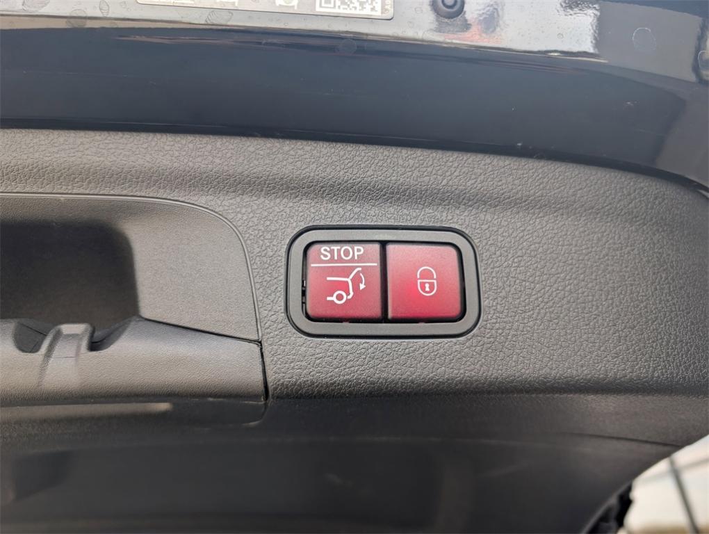 used 2025 Mercedes-Benz GLE 350 car, priced at $63,000