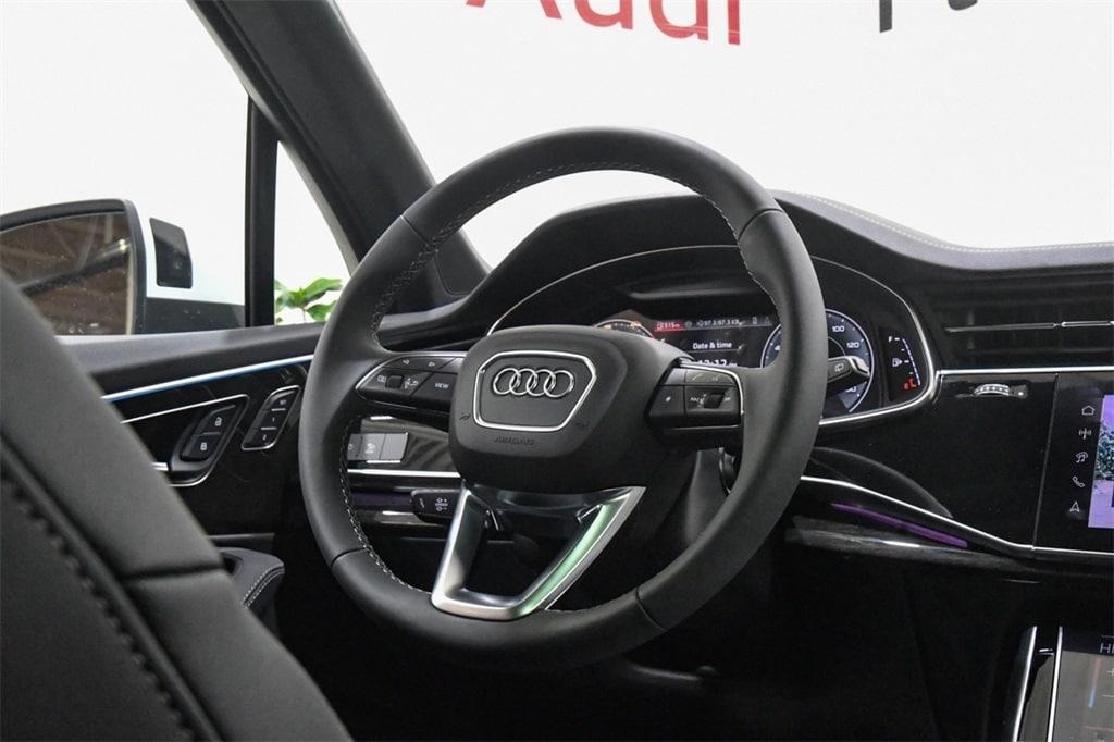 new 2025 Audi Q7 car, priced at $78,445