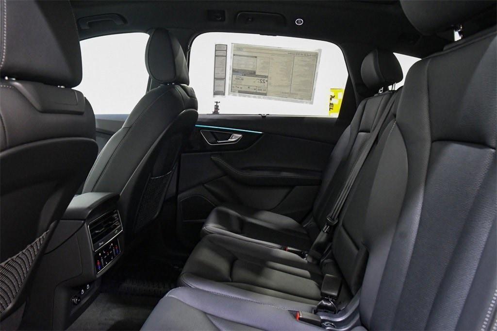new 2025 Audi Q7 car, priced at $72,090
