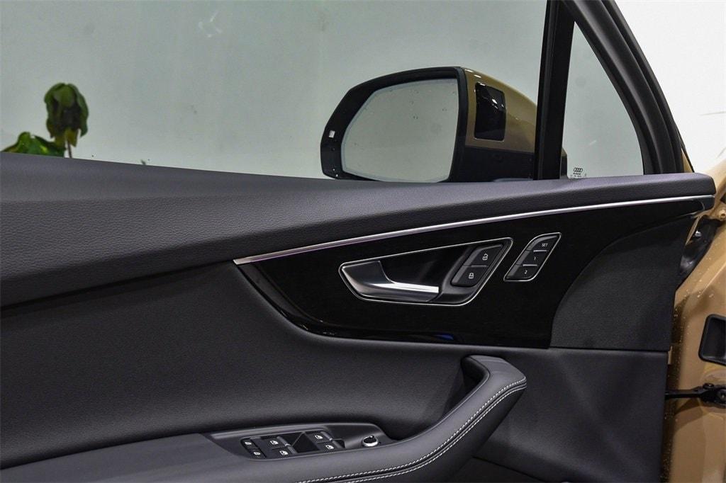 new 2025 Audi Q7 car, priced at $72,090