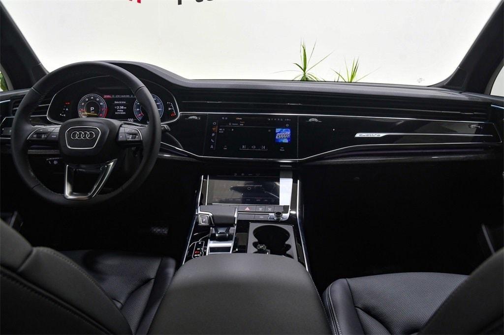 new 2025 Audi Q7 car, priced at $72,090