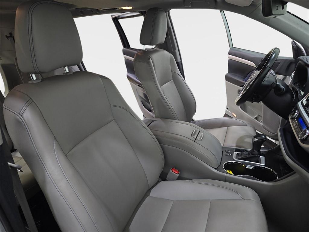 used 2019 Toyota Highlander car, priced at $32,295