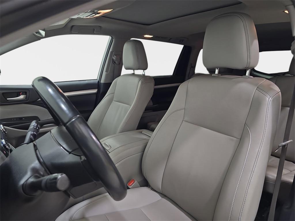 used 2019 Toyota Highlander car, priced at $32,295