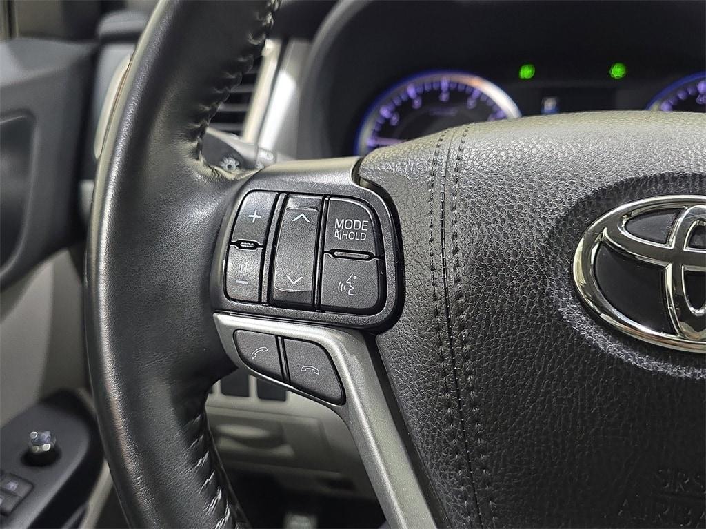 used 2019 Toyota Highlander car, priced at $32,295