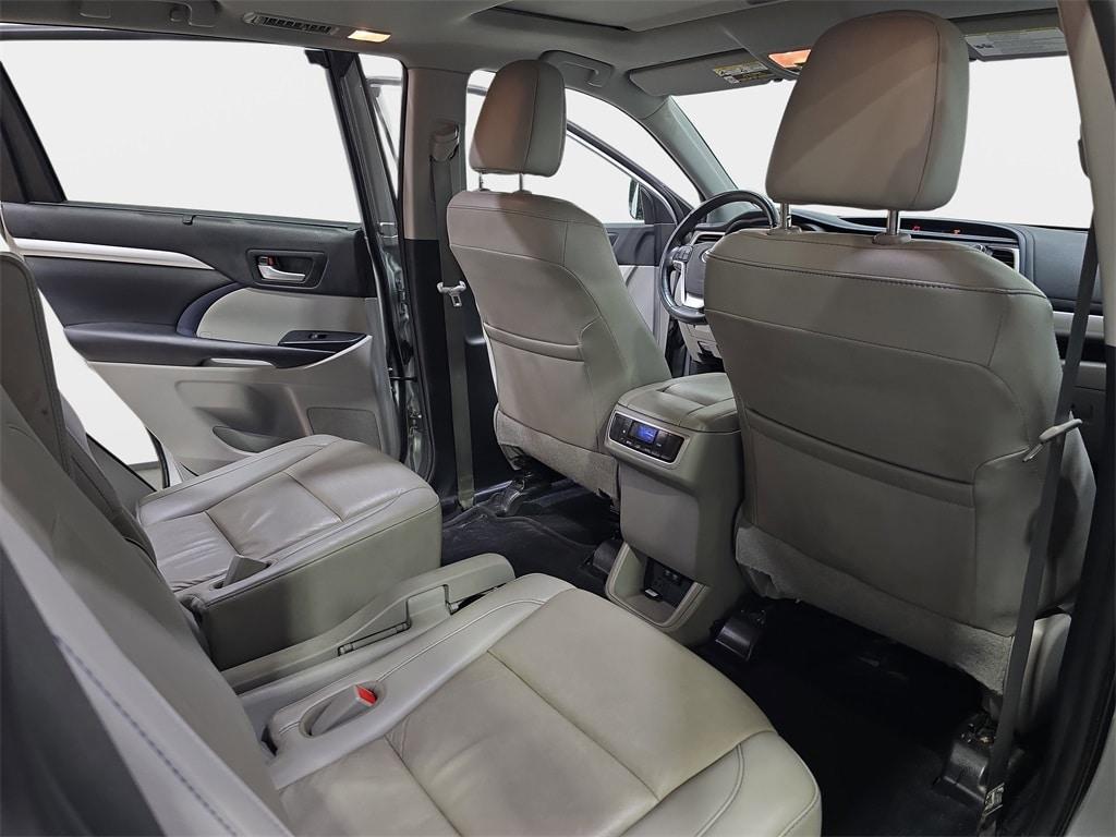 used 2019 Toyota Highlander car, priced at $32,295