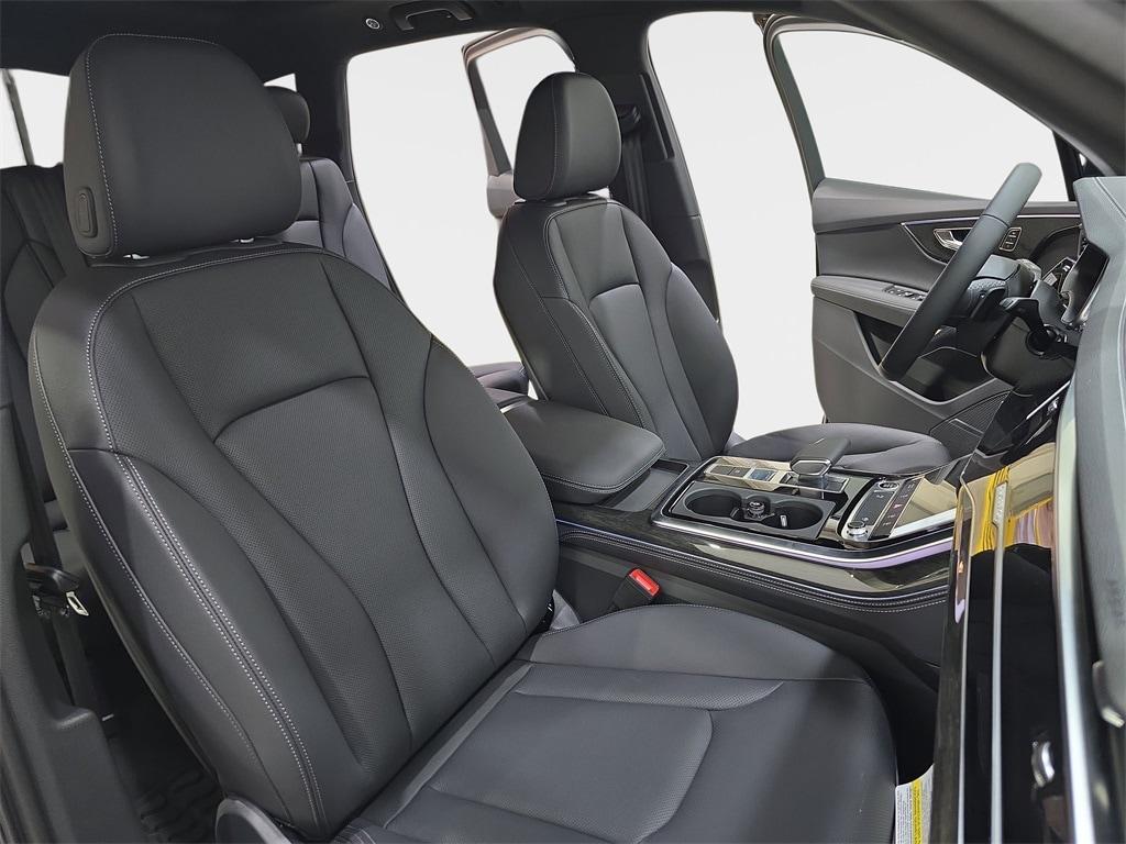 new 2025 Audi Q7 car, priced at $79,945