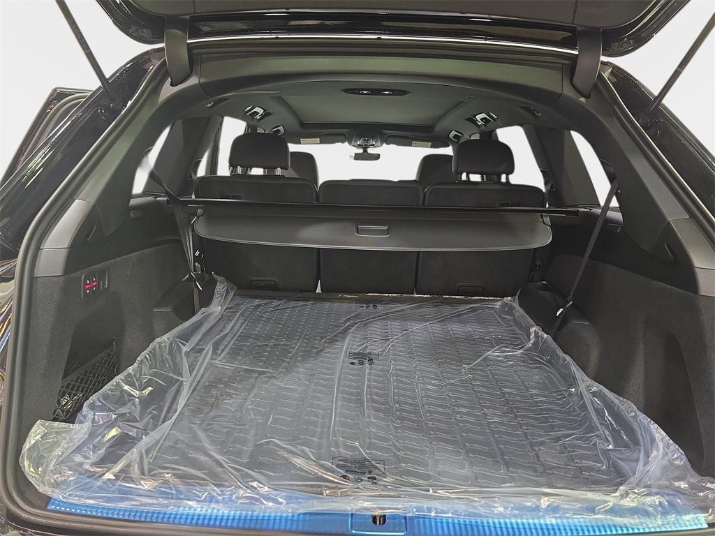 new 2025 Audi Q7 car, priced at $79,945