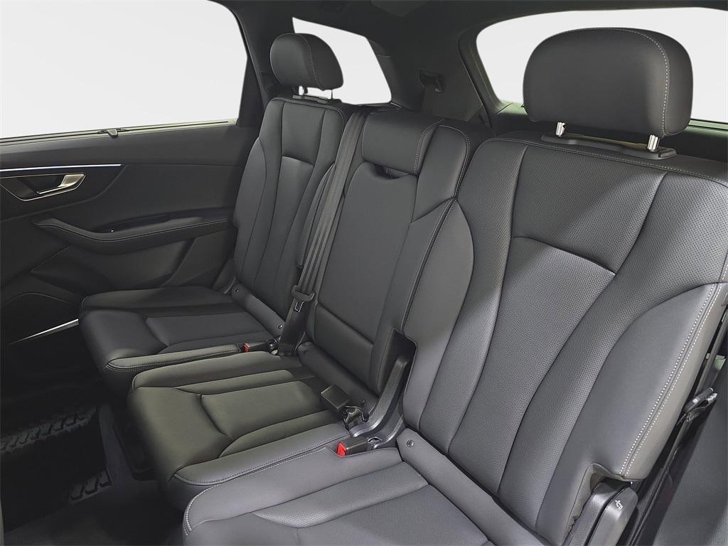 new 2025 Audi Q7 car, priced at $79,945