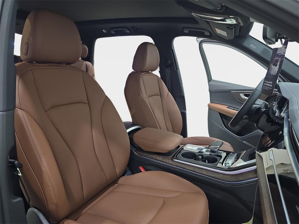 new 2025 Audi Q7 car, priced at $79,645