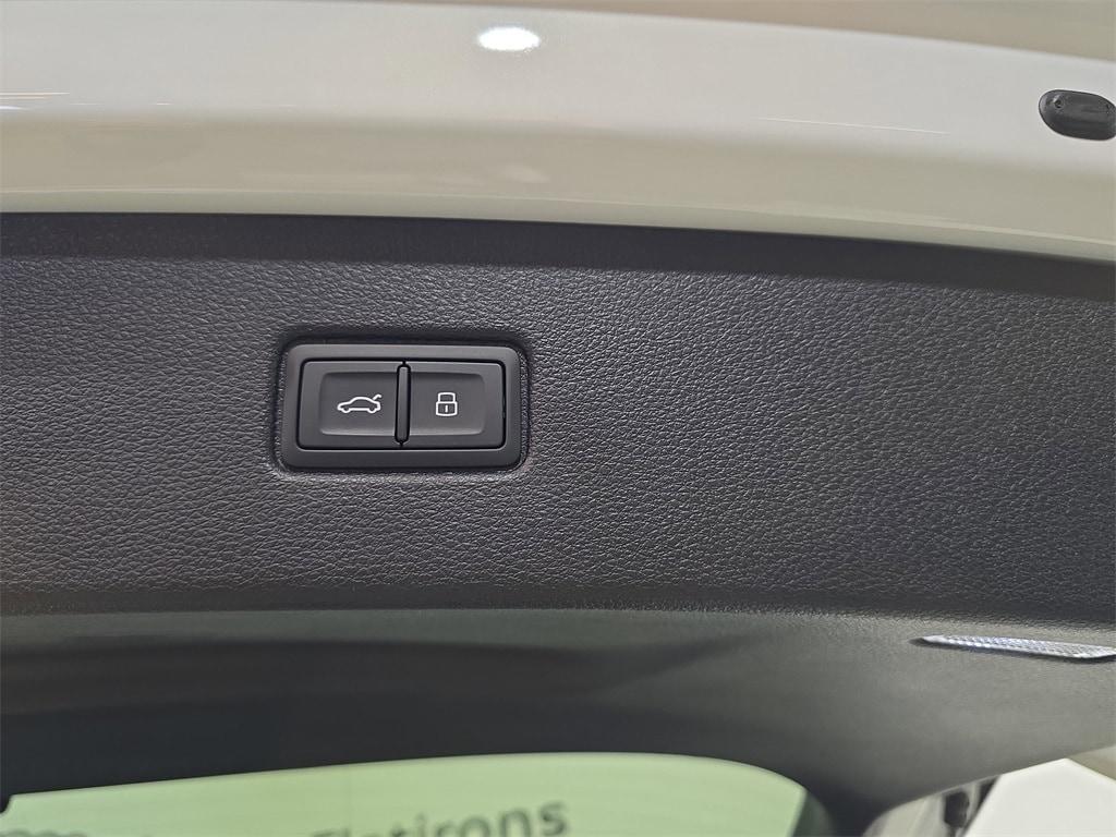 new 2025 Audi Q7 car, priced at $79,645