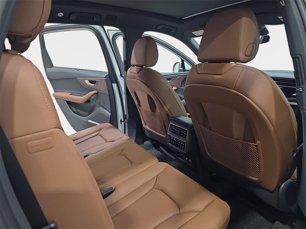 new 2025 Audi Q7 car, priced at $79,645