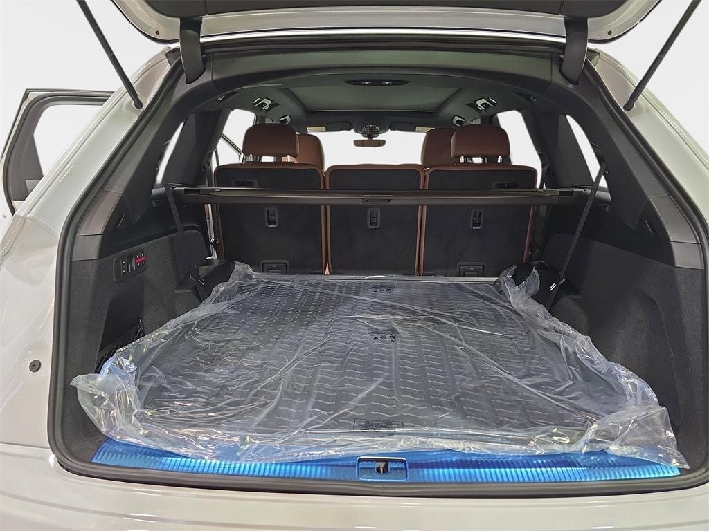 new 2025 Audi Q7 car, priced at $79,645