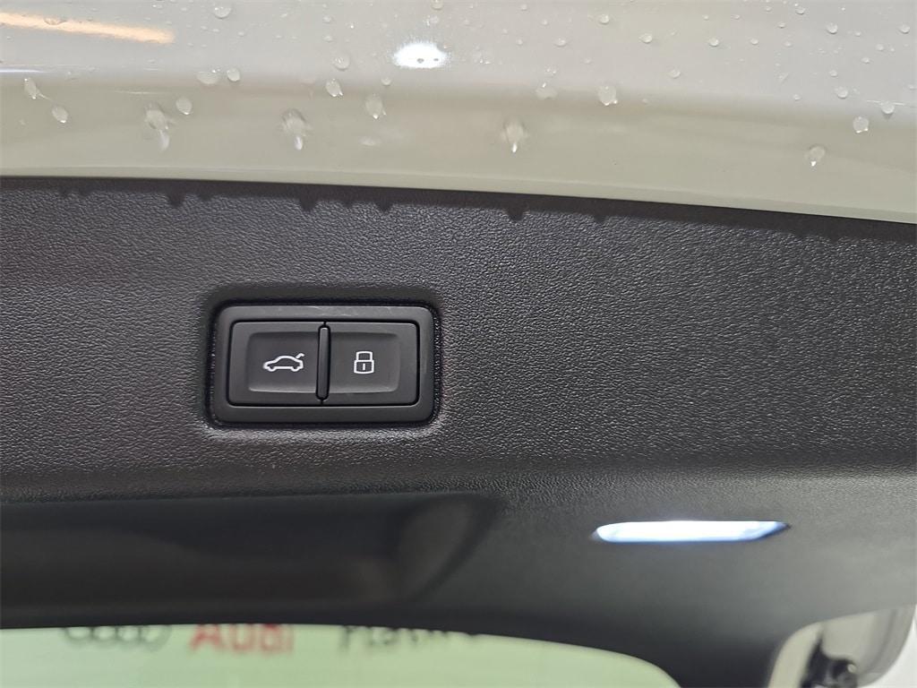 new 2025 Audi Q5 car, priced at $61,670
