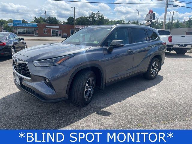 used 2023 Toyota Highlander car, priced at $40,200