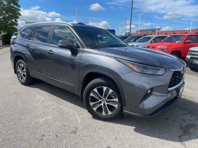 used 2023 Toyota Highlander car, priced at $40,200