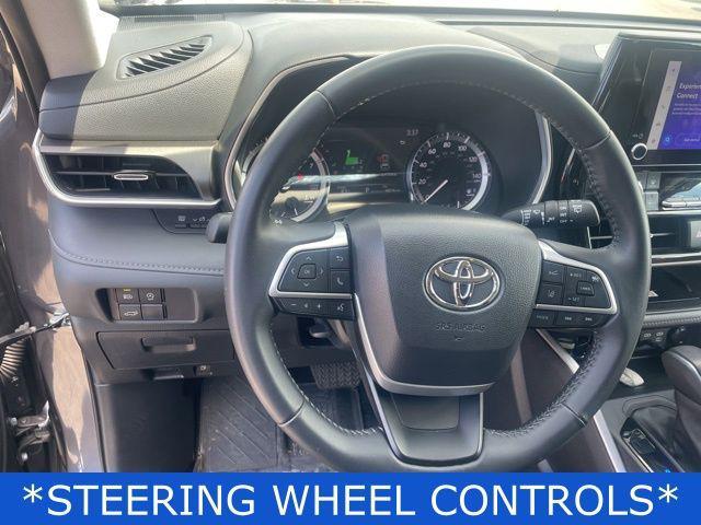 used 2023 Toyota Highlander car, priced at $40,200