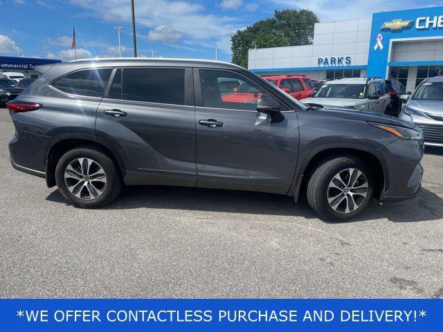 used 2023 Toyota Highlander car, priced at $40,200