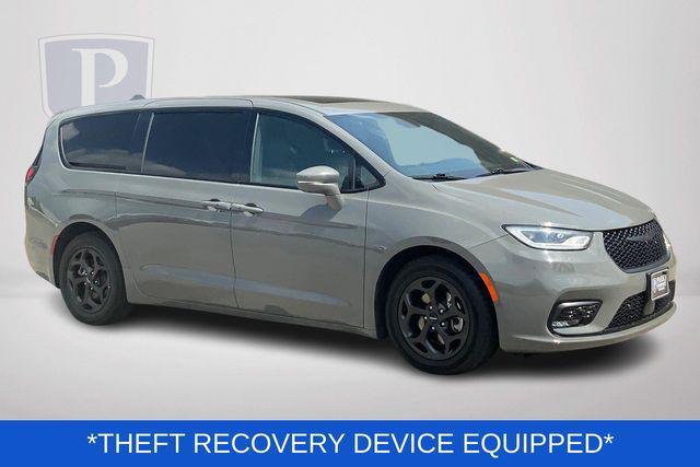 used 2022 Chrysler Pacifica Hybrid car, priced at $27,500