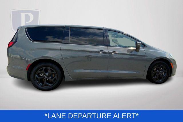 used 2022 Chrysler Pacifica Hybrid car, priced at $27,500