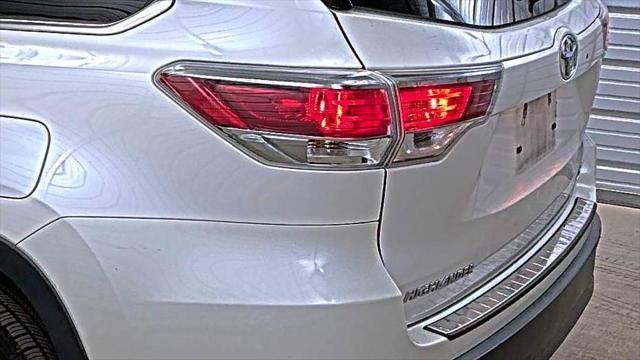 used 2015 Toyota Highlander car, priced at $13,975