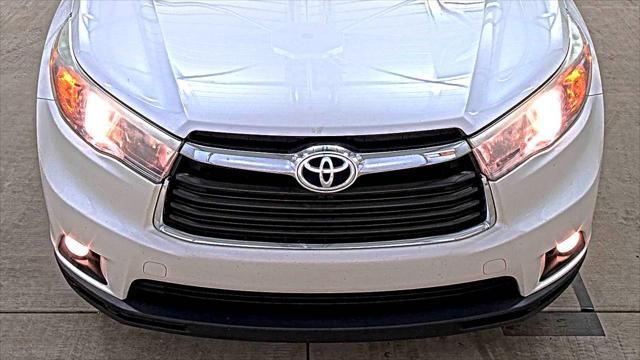 used 2015 Toyota Highlander car, priced at $13,975