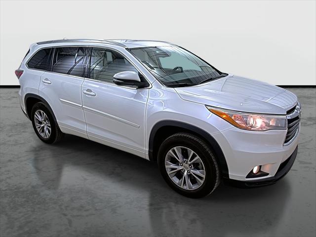 used 2015 Toyota Highlander car, priced at $13,975