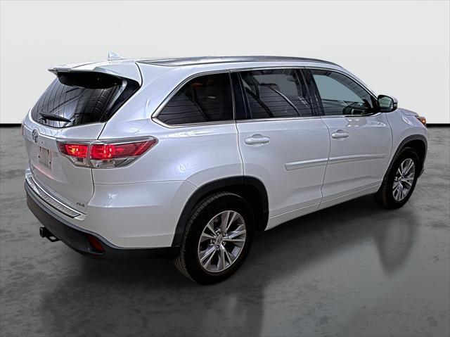 used 2015 Toyota Highlander car, priced at $13,975