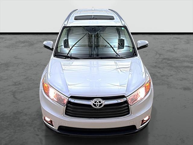 used 2015 Toyota Highlander car, priced at $13,975