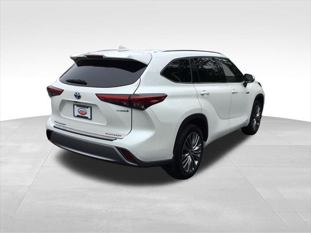 used 2021 Toyota Highlander Hybrid car, priced at $45,499