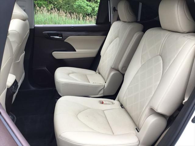 used 2021 Toyota Highlander Hybrid car, priced at $45,499