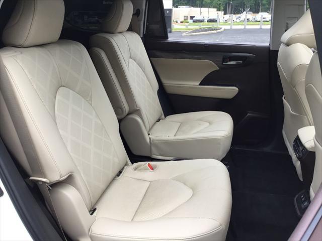 used 2021 Toyota Highlander Hybrid car, priced at $45,499