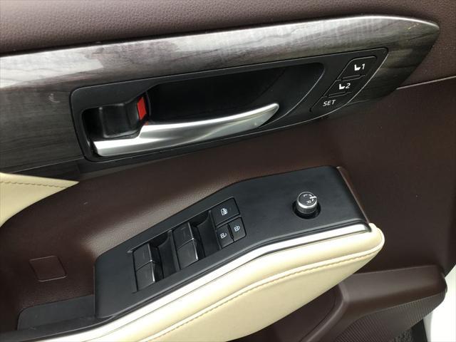 used 2021 Toyota Highlander Hybrid car, priced at $45,499