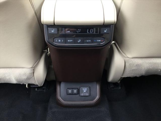 used 2021 Toyota Highlander Hybrid car, priced at $45,499