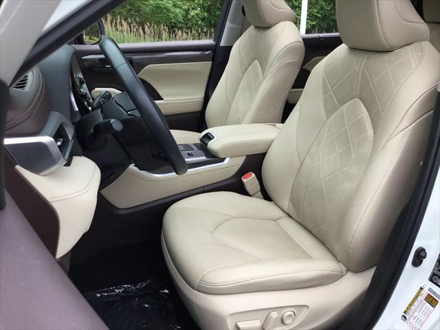 used 2021 Toyota Highlander Hybrid car, priced at $45,499