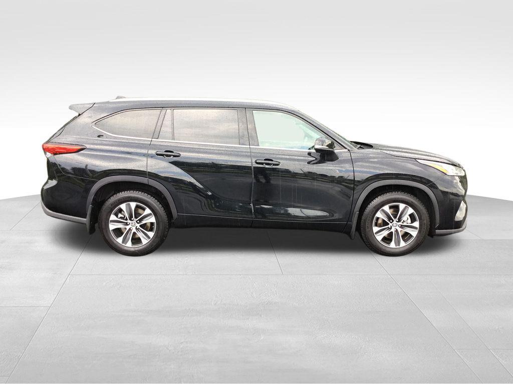 used 2020 Toyota Highlander car, priced at $31,999