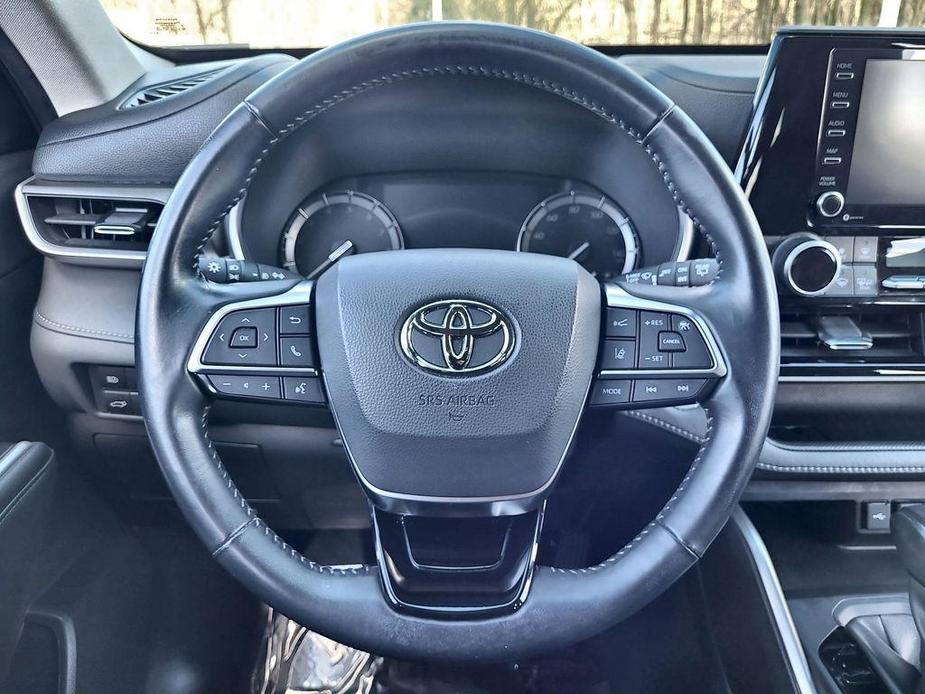 used 2021 Toyota Highlander car, priced at $33,997