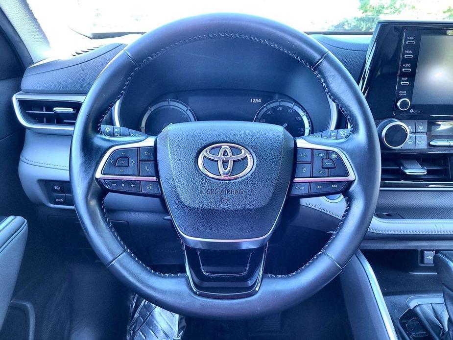 used 2021 Toyota Highlander Hybrid car, priced at $29,997