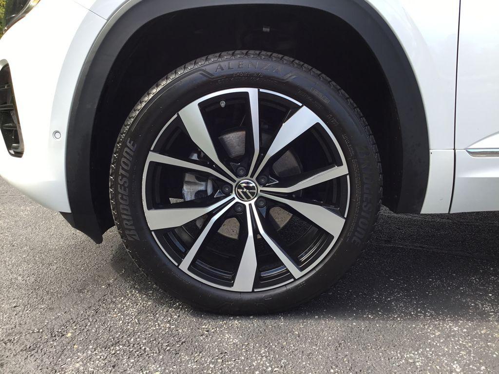 used 2024 Volkswagen Atlas car, priced at $41,899