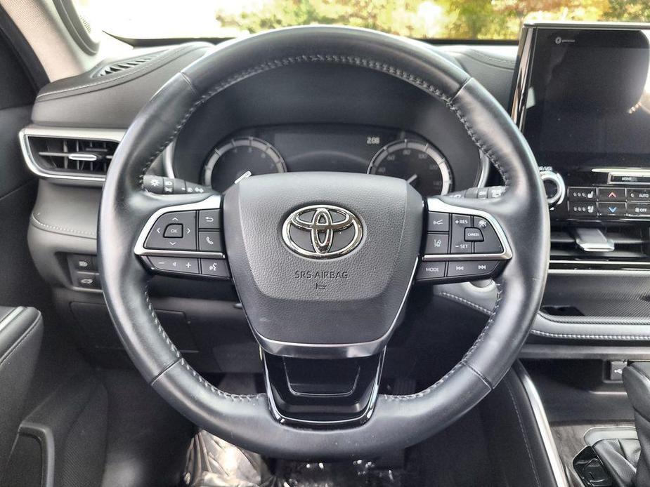 used 2021 Toyota Highlander car, priced at $37,995