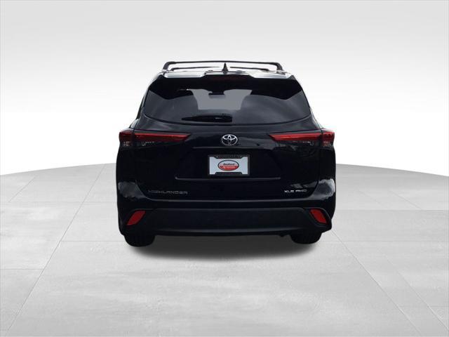 used 2022 Toyota Highlander car, priced at $39,999