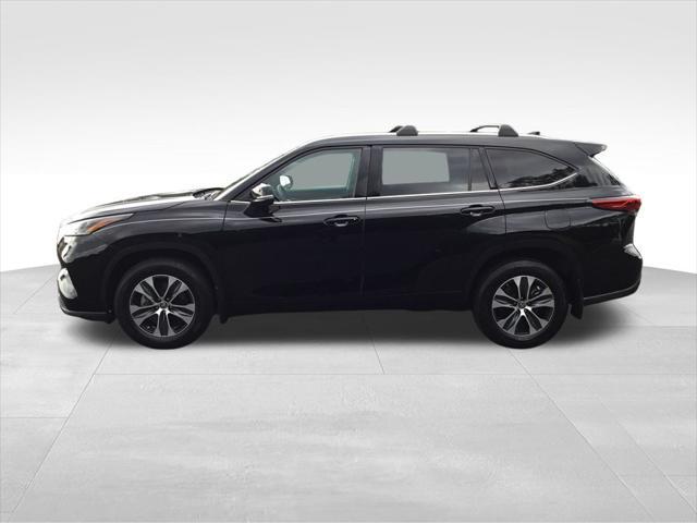 used 2022 Toyota Highlander car, priced at $39,999