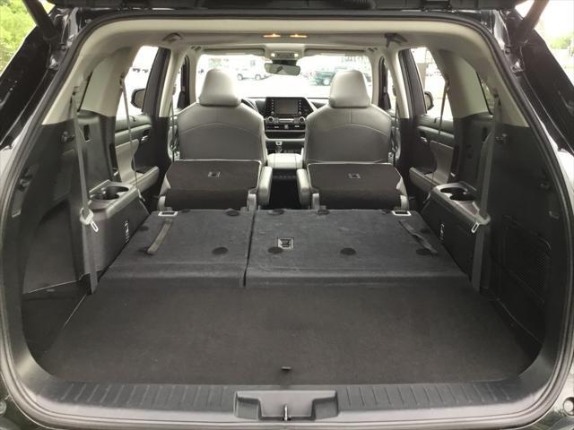 used 2022 Toyota Highlander car, priced at $39,999