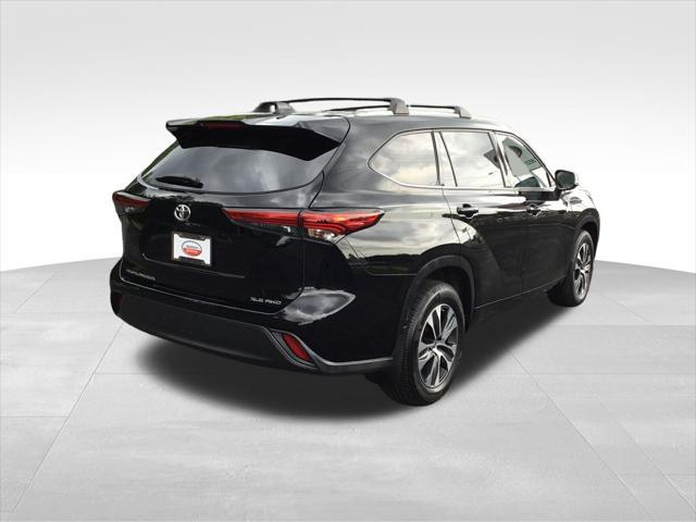 used 2022 Toyota Highlander car, priced at $39,999