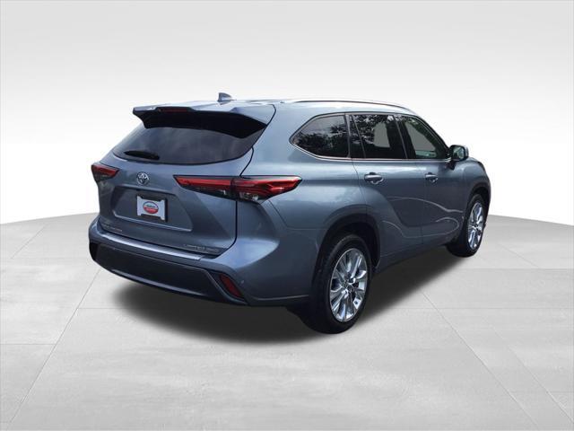used 2020 Toyota Highlander car, priced at $31,799