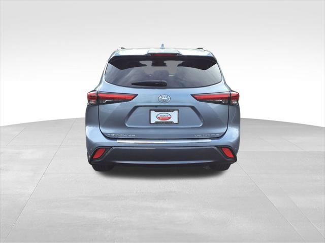 used 2020 Toyota Highlander car, priced at $31,799