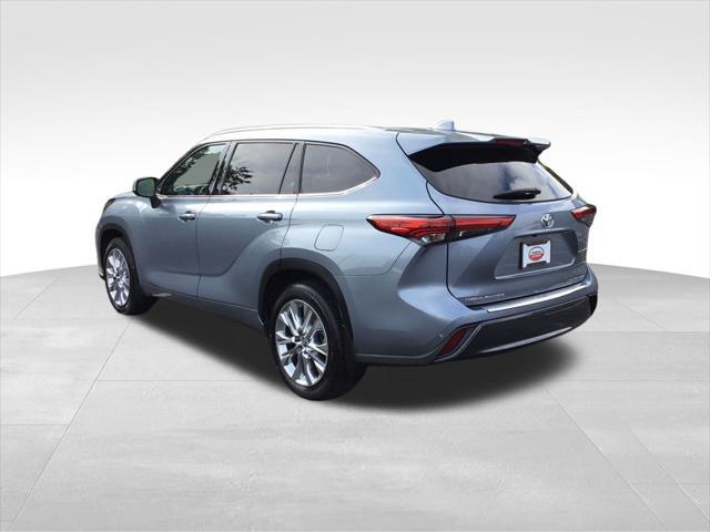used 2020 Toyota Highlander car, priced at $31,799