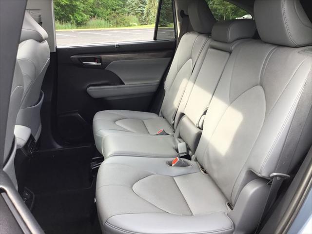 used 2020 Toyota Highlander car, priced at $31,799