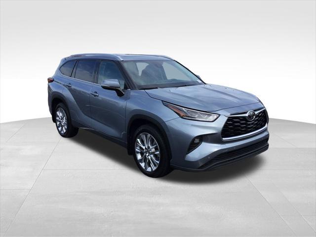 used 2020 Toyota Highlander car, priced at $31,799