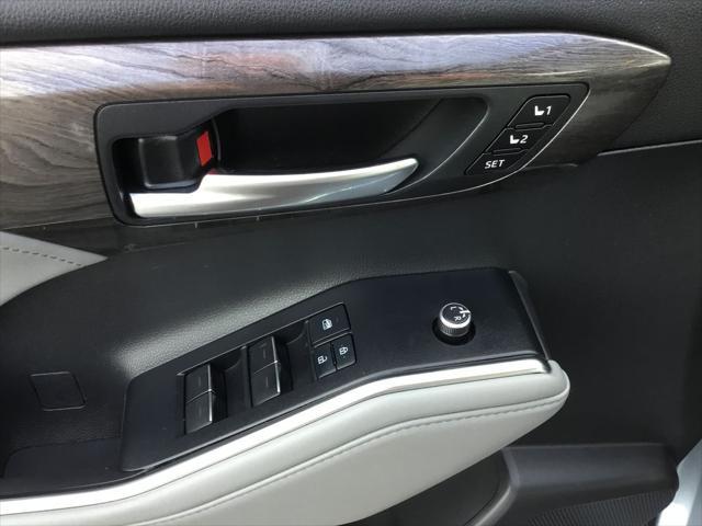 used 2020 Toyota Highlander car, priced at $31,799